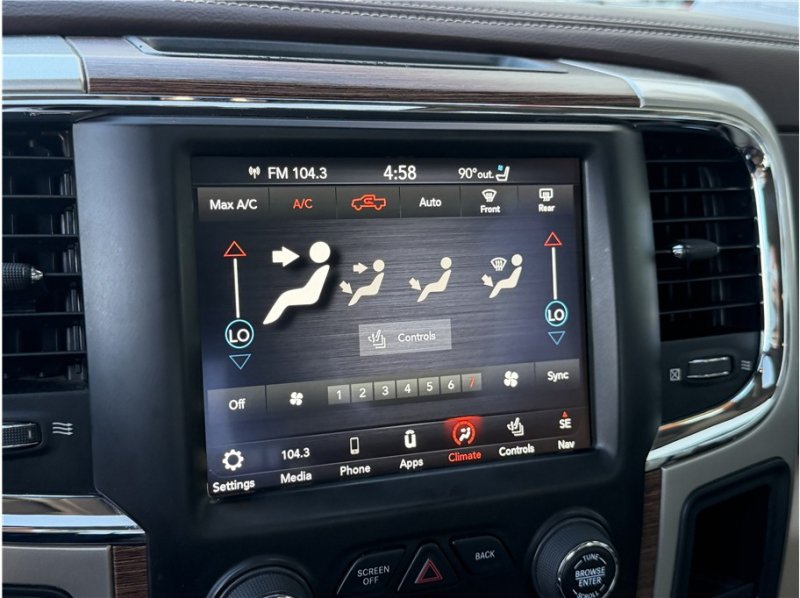 Used 2018 RAM 1500 Laramie w/ Convenience Group AWD/4WD image 44