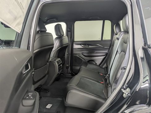 New 2025 Jeep Grand Cherokee Altitude image 25