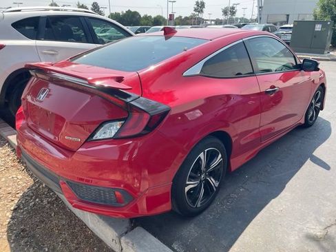 Used 2017 Honda Civic Touring image 2