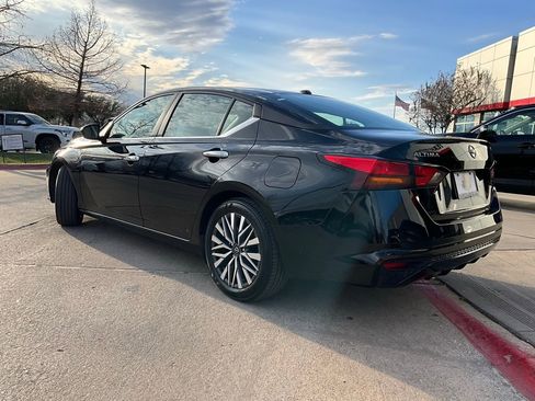 Used 2025 Nissan Altima 2.5 SV image 8