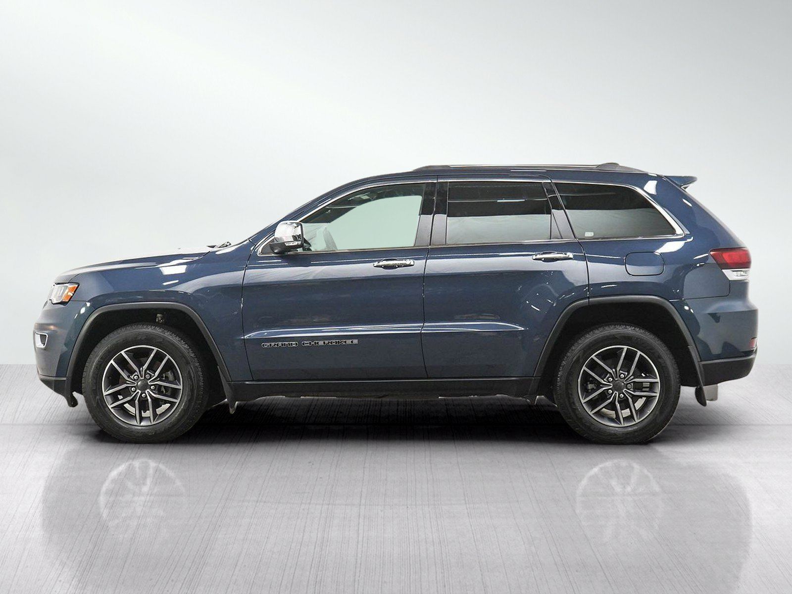 Used 2020 Jeep Grand Cherokee Limited w/ Luxury Group II AWD/4WD image 2