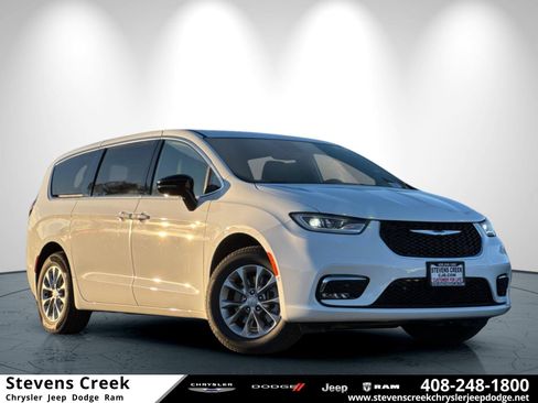 New 2026 Chrysler Pacifica Select image 1