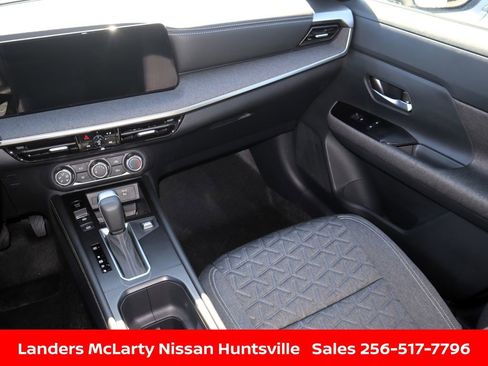 Used 2025 Nissan Kicks SV image 15