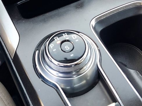 Used 2017 Ford Fusion SE w/ Fusion SE Technology Package image 30