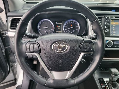 Used 2019 Toyota Highlander XLE image 30