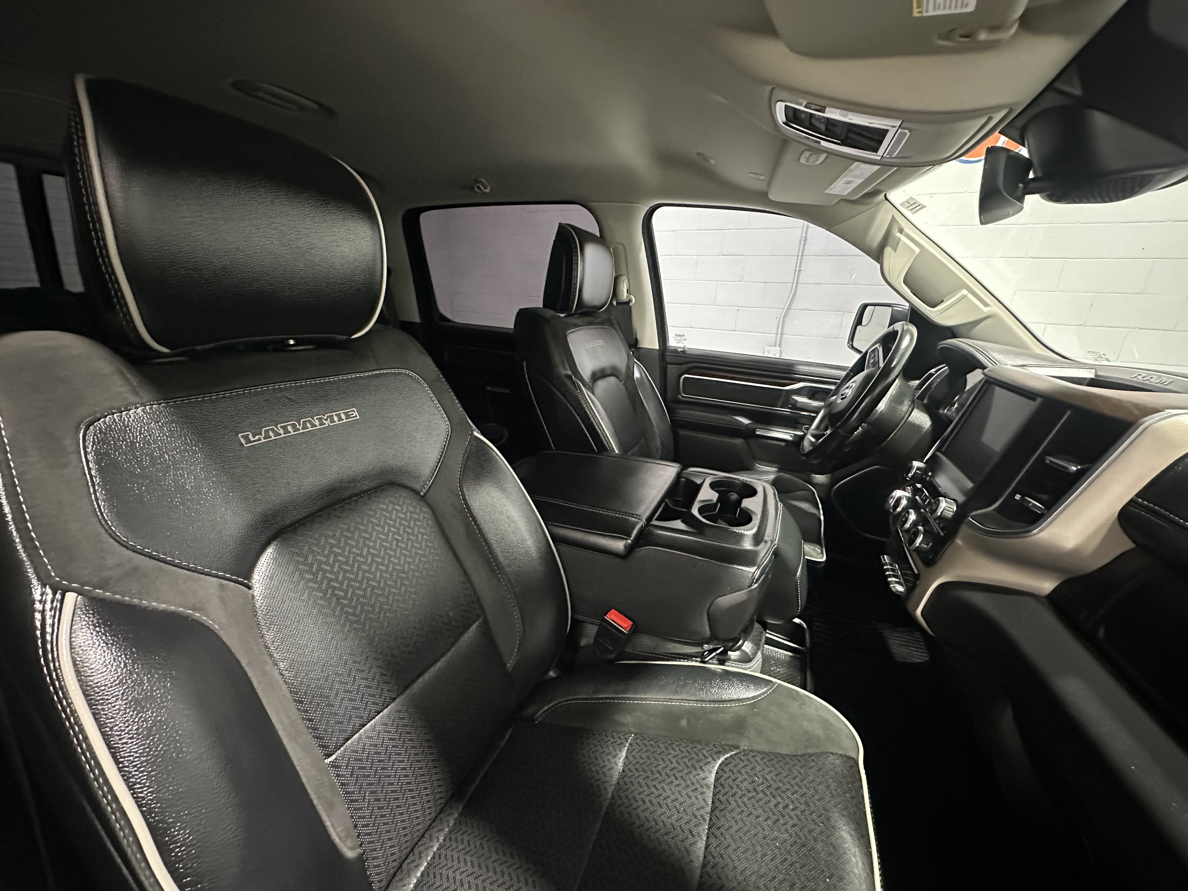 Used 2022 RAM 1500 Laramie AWD/4WD image 12
