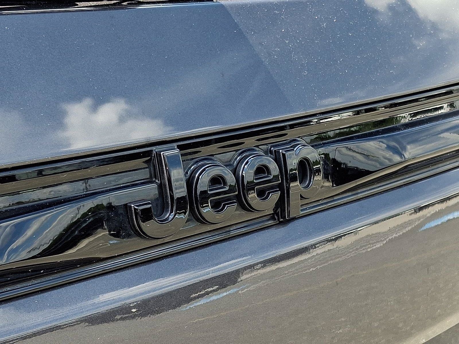 Used 2025 Jeep Grand Cherokee Summit AWD/4WD image 30