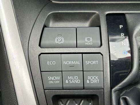 Certified 2022 Toyota RAV4 LE image 30