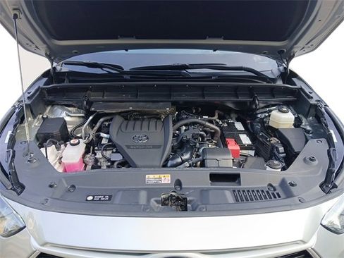 Used 2024 Toyota Highlander LE image 12