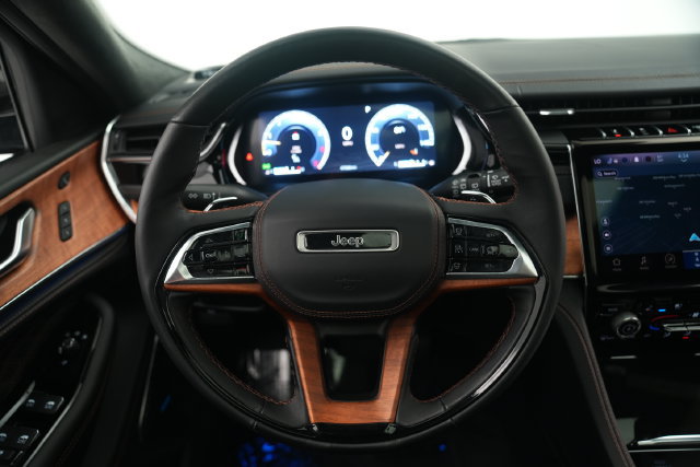 Used 2023 Jeep Grand Cherokee Summit AWD/4WD image 37