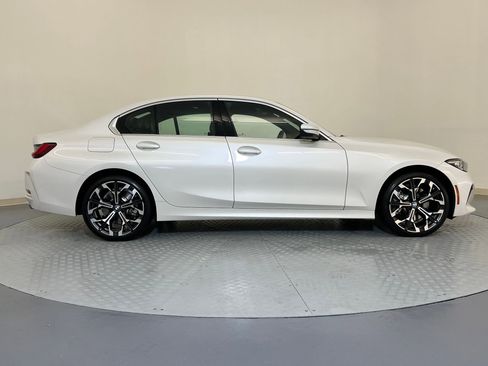 Used 2025 BMW 330i xDrive Sedan w/ Premium Package AWD/4WD image 7