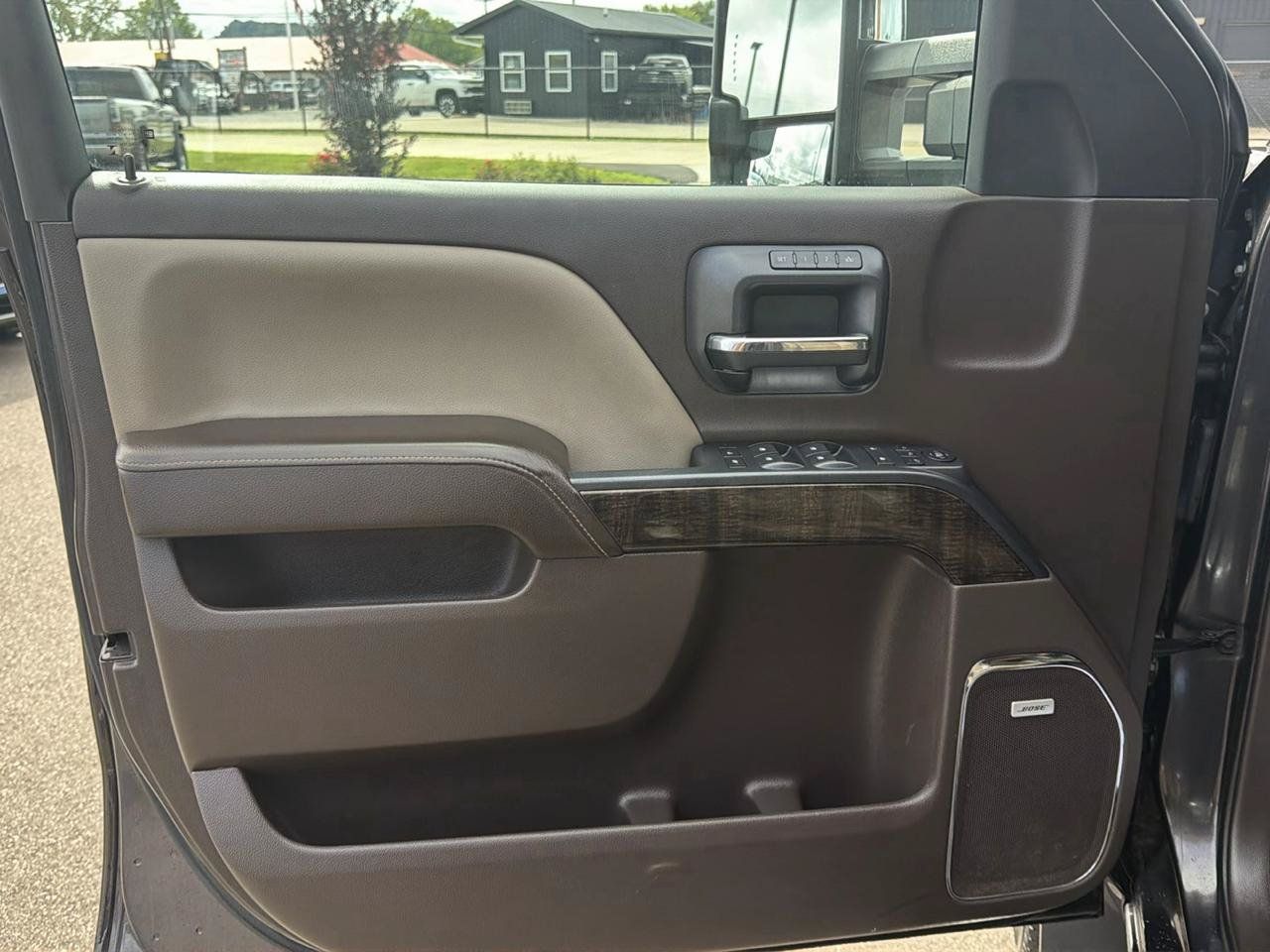 Used 2015 GMC Sierra 2500 Denali w/ Duramax Plus Package AWD/4WD image 8