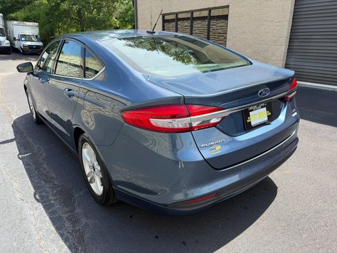 Used 2018 Ford Fusion SE w/ Fusion SE Technology Package FWD image 10