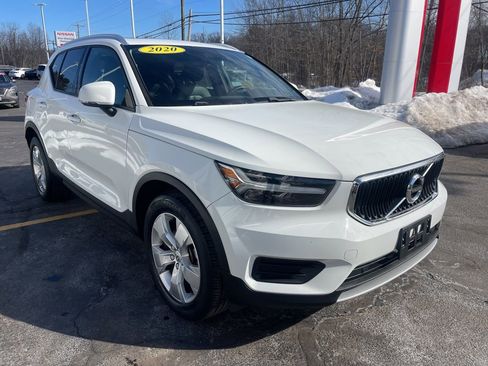 Used 2020 Volvo XC40 T5 Momentum image 8