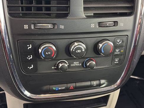 Used 2013 Dodge Grand Caravan SE image 13