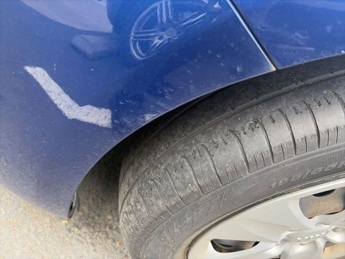 Used 2017 Kia Forte LX image 2