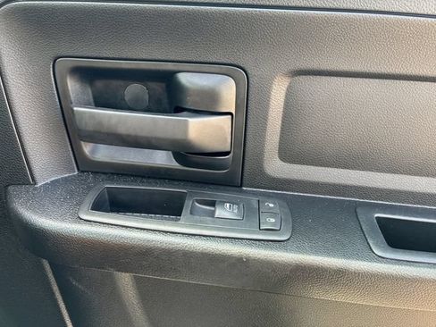 Used 2017 RAM 1500 Express RWD image 16