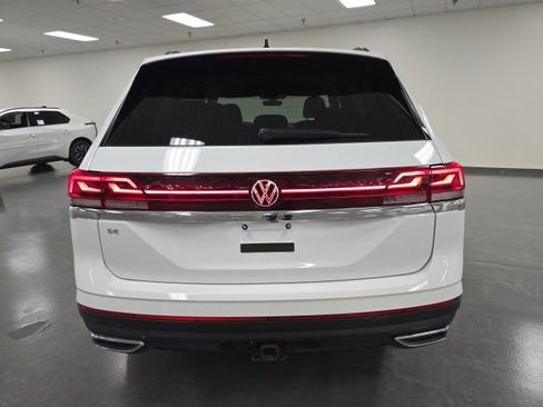 Used 2025 Volkswagen Atlas SE FWD image 4
