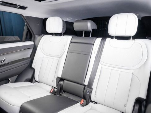 Used 2025 Land Rover Range Rover Sport Dynamic SE image 14