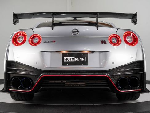 Used 2018 Nissan GT-R NISMO AWD/4WD image 24
