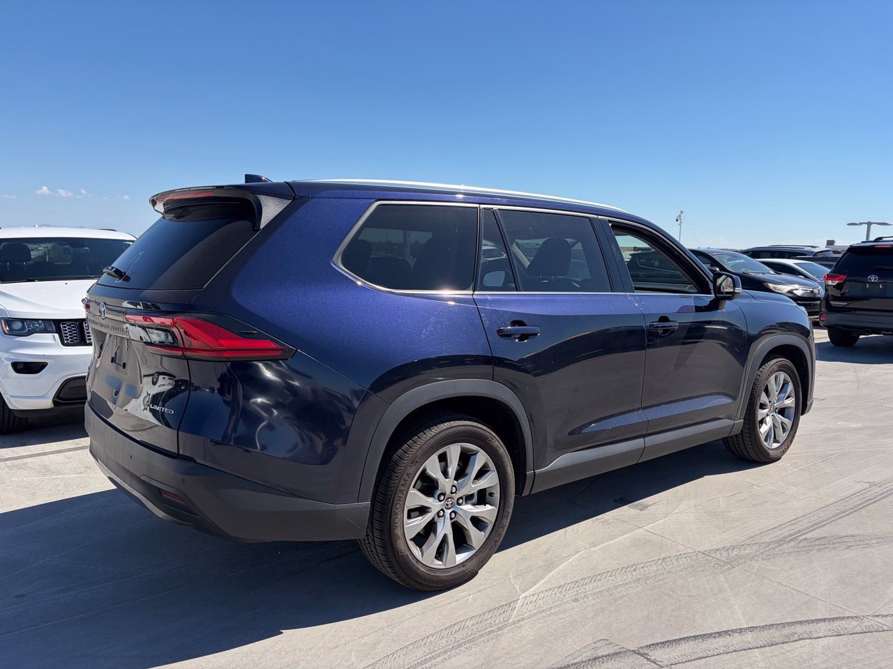 Used 2024 Toyota Grand Highlander AWD image 2