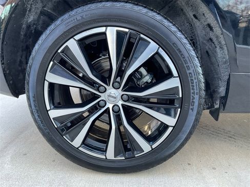 Certified 2023 Volvo XC60 B5 Plus w/ Protection Package Premier image 13