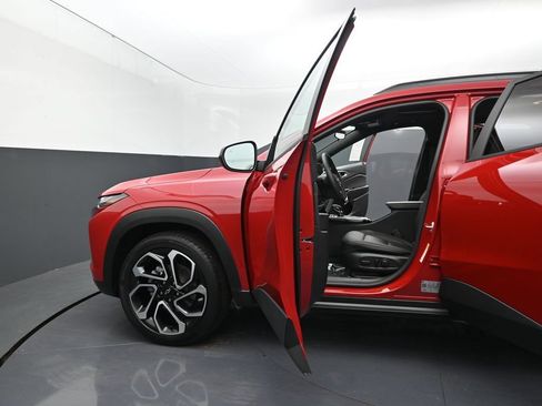 Used 2026 Chevrolet Trax RS w/ Sunroof Package FWD image 13