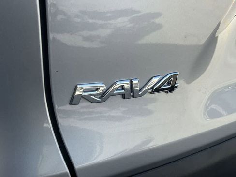Used 2025 Toyota RAV4 XLE AWD/4WD image 10