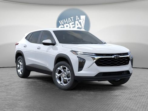 Used 2026 Chevrolet Trax LS w/ LS Convenience Package FWD image 1
