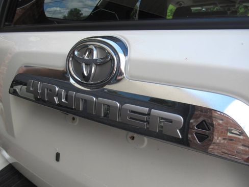 Used 2016 Toyota 4Runner Limited AWD/4WD image 11