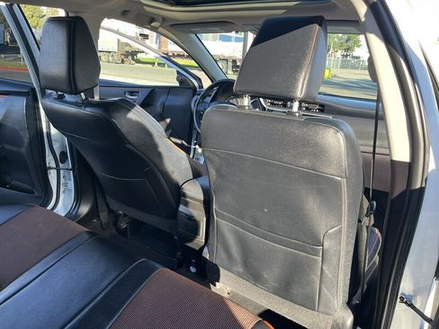 Used 2017 Toyota Corolla SE w/ SE Premium Package image 32