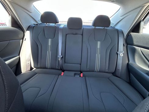 Used 2025 Hyundai Elantra SEL image 33