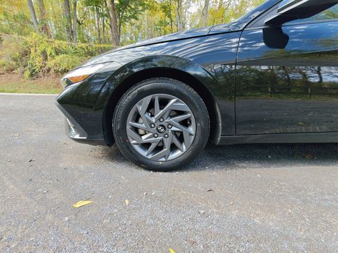 Used 2024 Hyundai Elantra SEL image 20