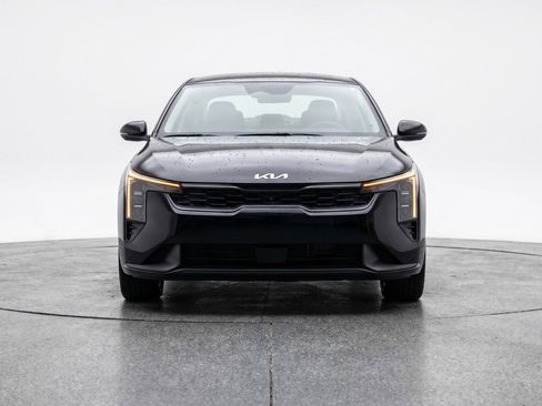 Used 2025 Kia K4 LXS image 2