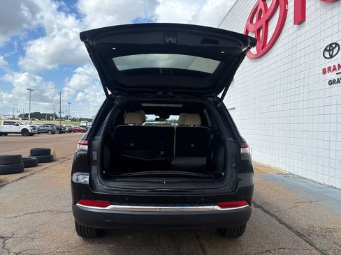 Used 2024 Jeep Grand Cherokee Limited w/ Luxury Tech Group II image 26