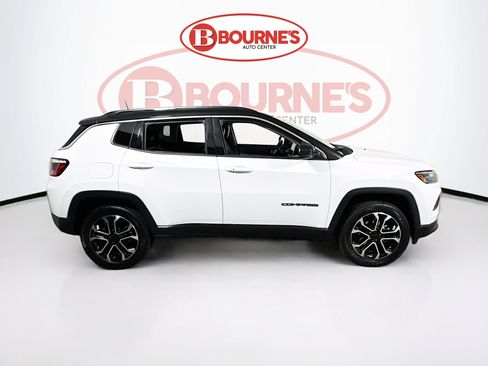 Used 2022 Jeep Compass Limited w/ Sun and Sound Group AWD/4WD image 11