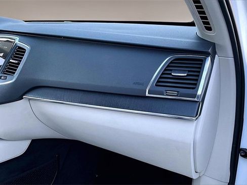 Used 2020 Volvo XC90 T5 Momentum image 24