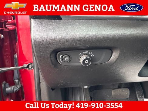 Used 2023 Chevrolet Traverse RS AWD/4WD image 19