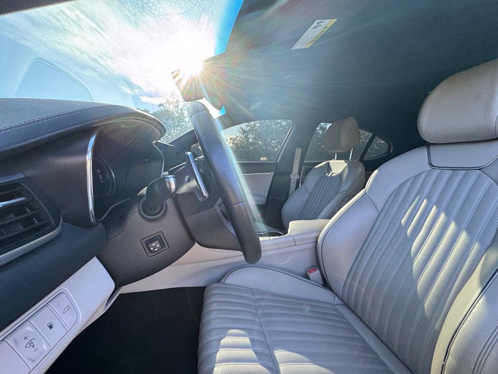 Used 2023 Genesis G70 3.3T RWD image 13