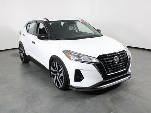 Used 2021 Nissan Kicks S image 4