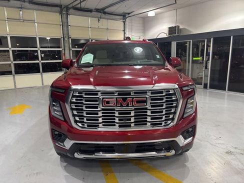 Used 2025 GMC Yukon XL Denali w/ Denali Reserve Package AWD/4WD image 3