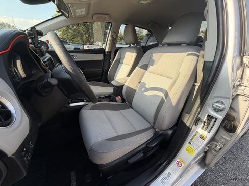 Used 2018 Toyota Corolla LE w/ Carpet Mat Package (TMS) FWD image 9