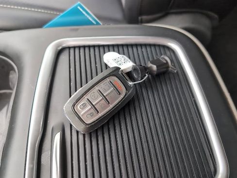 Used 2024 Chrysler Pacifica Touring-L image 28