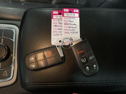 Used 2022 Jeep Grand Cherokee Limited w/ Tech Group image 27