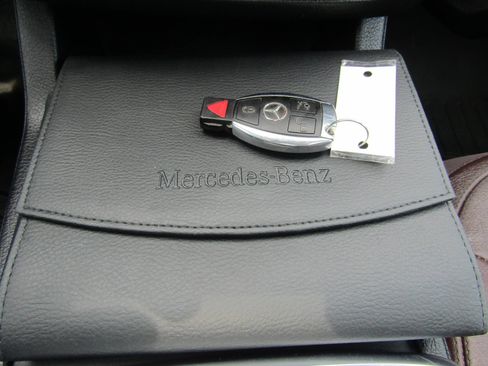 Used 2015 Mercedes-Benz GL 550 4MATIC image 45