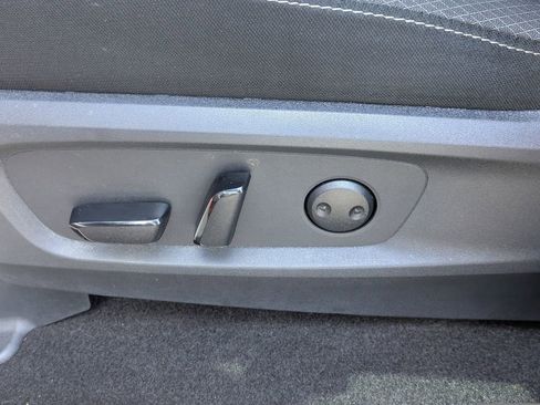 Used 2024 Nissan Pathfinder SV w/ SV Premium Package FWD image 32