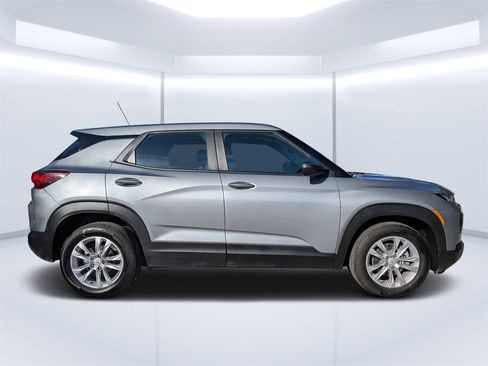 Used 2023 Chevrolet TrailBlazer LS image 2