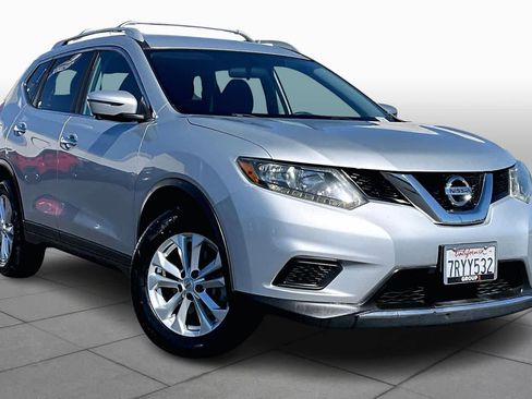 Used 2016 Nissan Rogue SV w/ SV Premium Package image 2