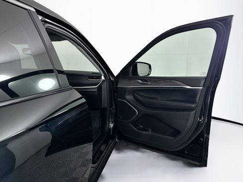 Used 2023 Jeep Grand Cherokee L Limited image 35