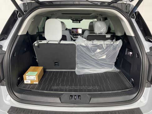 New 2026 Ford Explorer Platinum w/ LUX Leather Package AWD/4WD image 11
